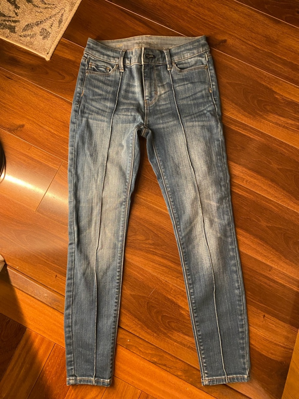 White House Black Market Women's Skinny Jeans - Faded Blue Wash